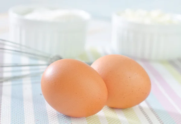 Dois ovos crus — Fotografia de Stock