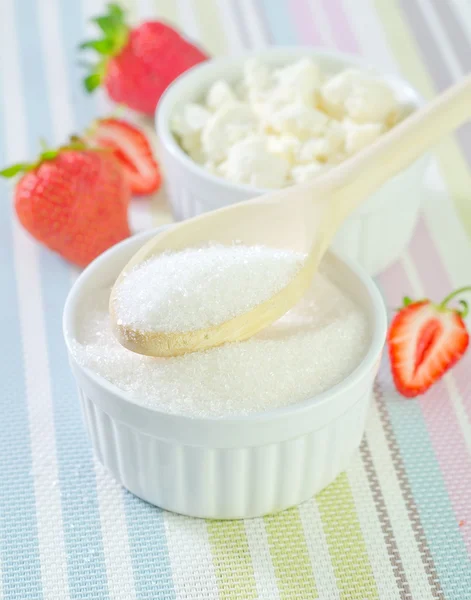 Cottage cheese with strawberries — Stock Photo, Image