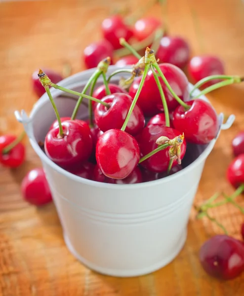 Cerezas rojas —  Fotos de Stock