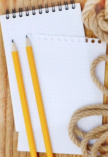 Note and pencils — Stock Photo, Image