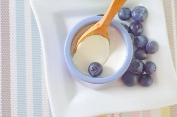 Yogurt with blueberry — Stock Photo, Image