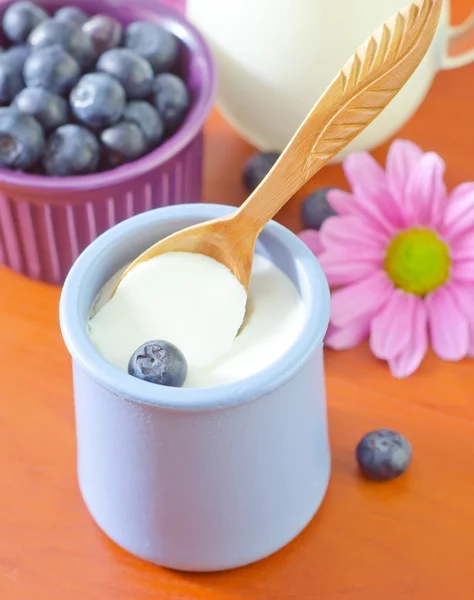 Yogurt with blueberry — Stock Photo, Image