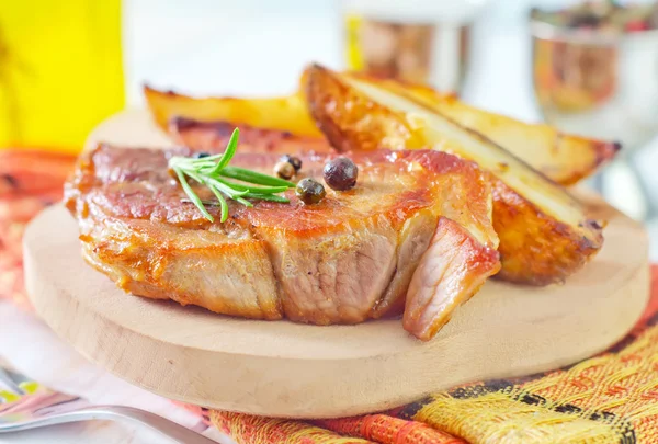 Viande frite à la pomme de terre — Photo