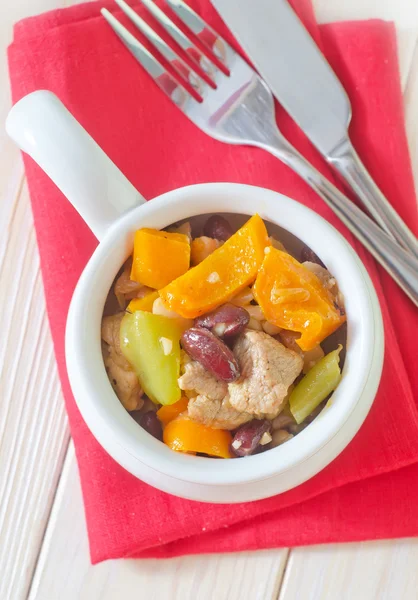 Carne al horno con verduras —  Fotos de Stock