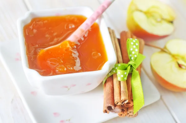 Jam and apples — Stock Photo, Image