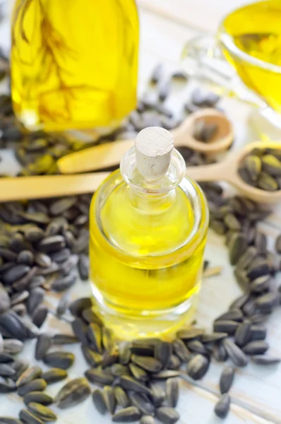 Sunflower seeds and oil — Stock Photo, Image