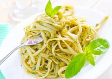 Pesto ile makarna