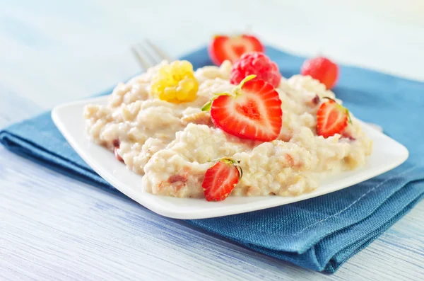 Haver vlokken met aardbei — Stockfoto