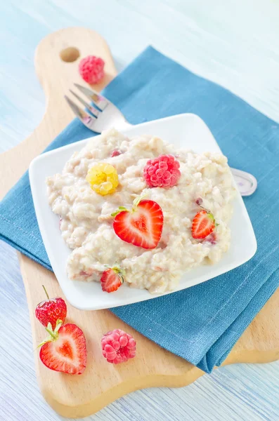 Haver vlokken met aardbei — Stockfoto