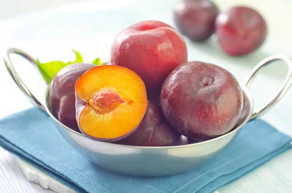 Fresh plums — Stock Photo, Image