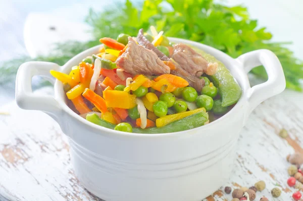 Légumes cuits au four avec viande — Photo