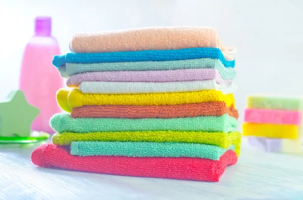 Assortiment van zeep en handdoeken — Stockfoto