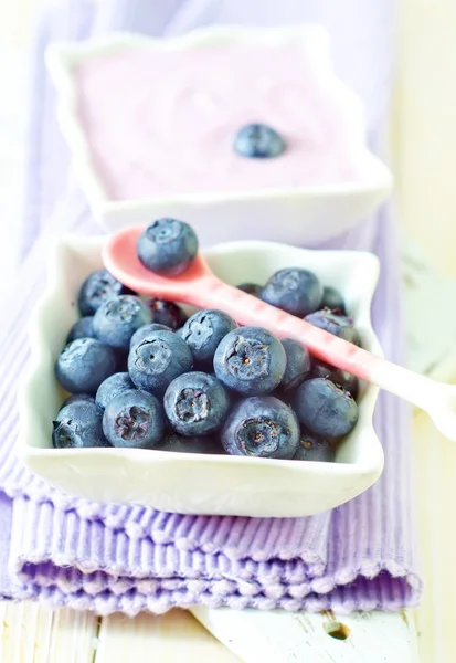 Blaubeeren und Joghurt — Stockfoto