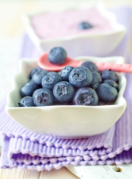 Blåbär och yoghurt — Stockfoto