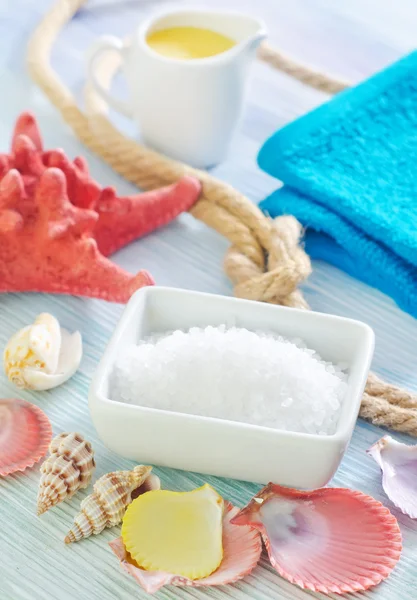 Sea salt and shells — Stock Photo, Image