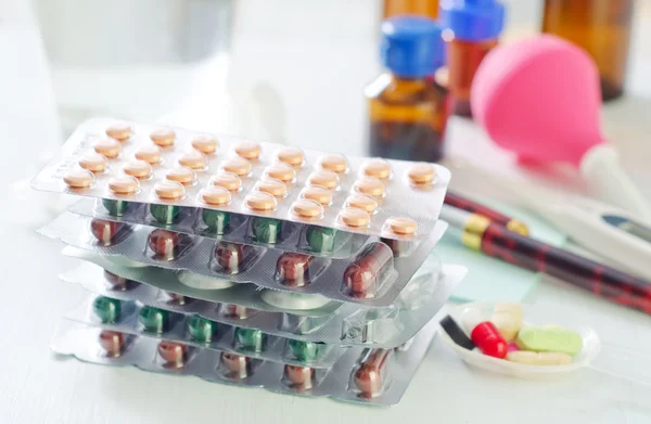 Tabletten en pillen — Stockfoto