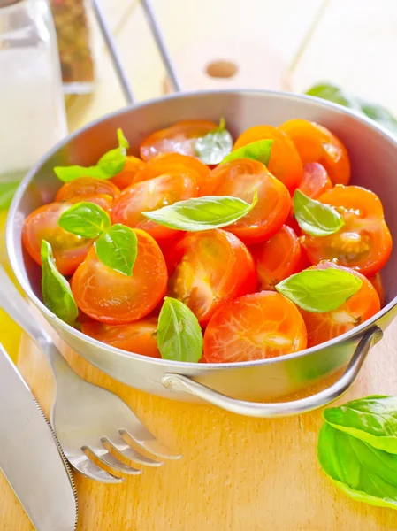 Tomato with basil — Stock Photo, Image