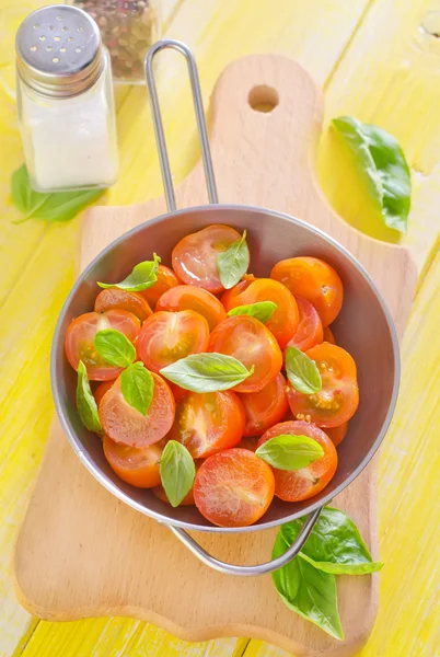 Tomate con albahaca — Foto de Stock