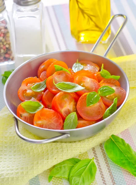 Tomato with basil — Stock Photo, Image