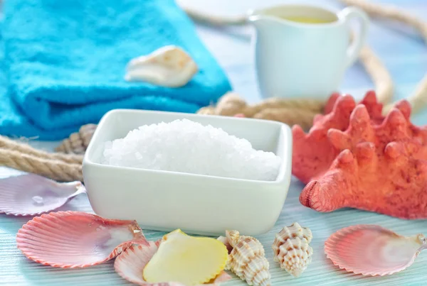 Sea salt and shells — Stock Photo, Image