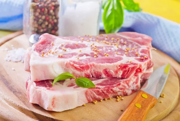 Carne cruda con spezie — Foto Stock