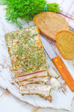 Baharat ile domuz yağı