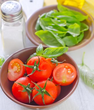 Bir kasede taze domates