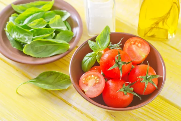 Frische Tomaten in einer Schüssel — Stockfoto