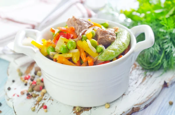 Légumes cuits au four avec viande — Photo