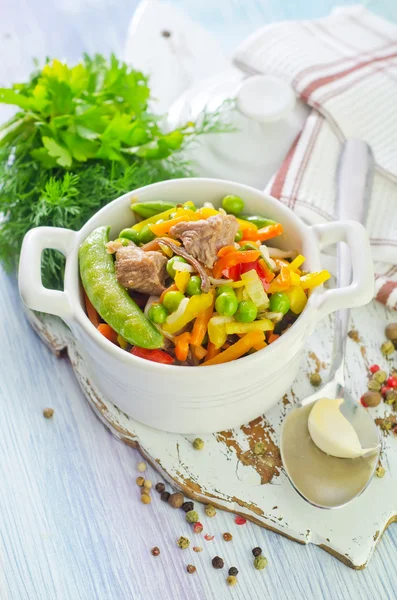 Pečená zelenina s masem — Stock fotografie