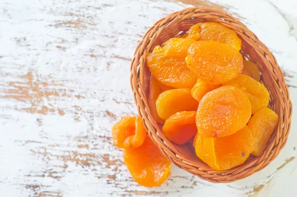 Сухие абрикосы — стоковое фото