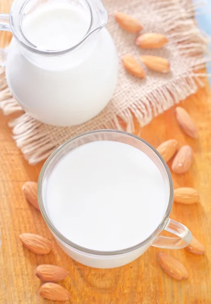 Latte con mandorla — Foto Stock