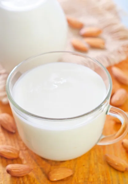 Latte con mandorla — Foto Stock