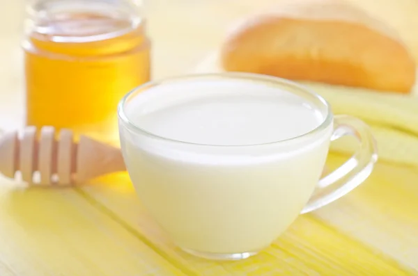 Honey,bread and milk — Stock Photo, Image