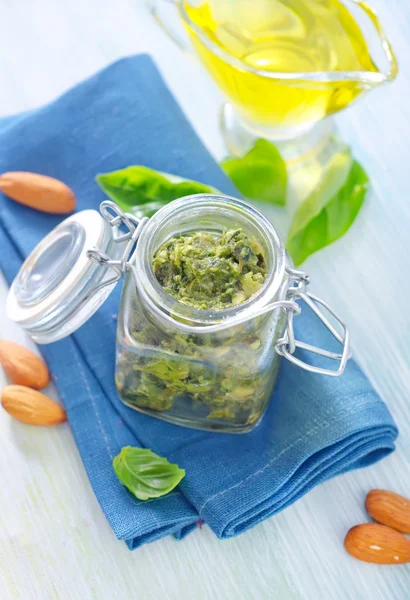 Pesto sul tavolo — Foto Stock