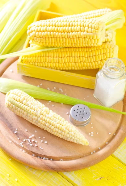 Кукуруза с солью — стоковое фото