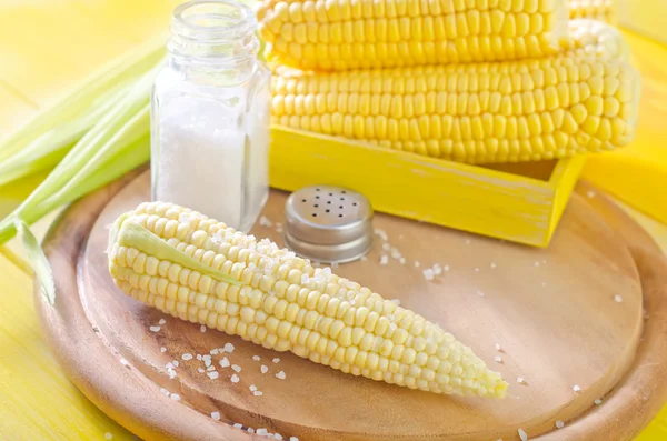 Corn with salt — Stock Photo, Image