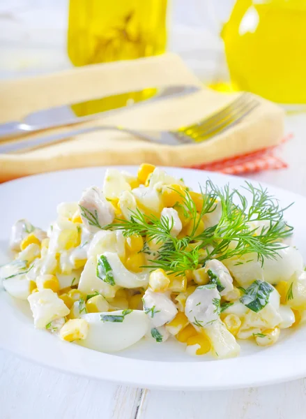 Fresh salad with chicken — Stock Photo, Image