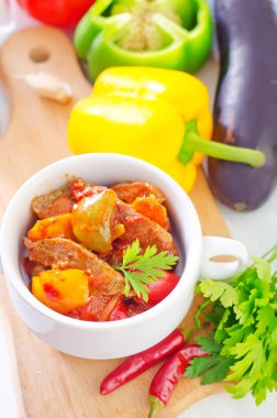 pişmiş et ve sebze