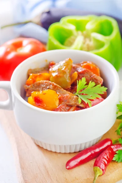 Carne y verduras horneadas — Foto de Stock