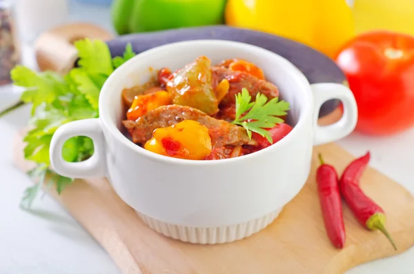 Carne assada e legumes — Fotografia de Stock