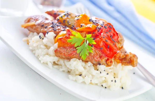 야채와 고기 삶은 쌀 — 스톡 사진