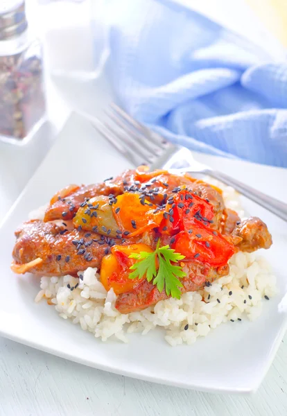Boiled rice with meat and vegetables — Stock Photo, Image