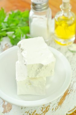 tablo üzerinde beyaz peynir