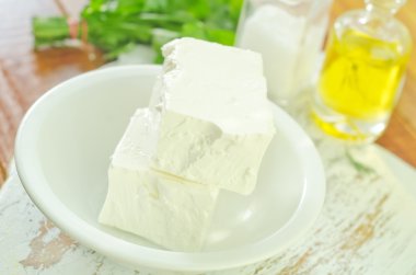 tablo üzerinde beyaz peynir