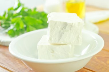 tablo üzerinde beyaz peynir