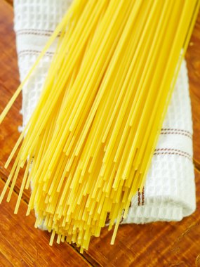 pişmemiş spagetti
