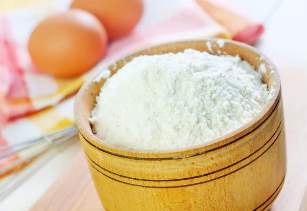 Flour on table — Stock Photo, Image