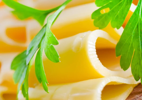 Formaggio con prezzemolo, porzione di formaggio — Foto Stock
