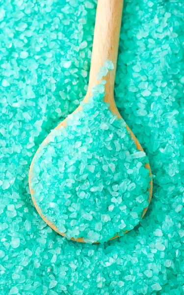 Blue sea salt in wooden spoon, sea salt for spa — Stock Photo, Image